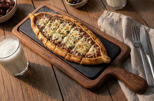 Ev Yapımı Kıymalı Pide Tarifi